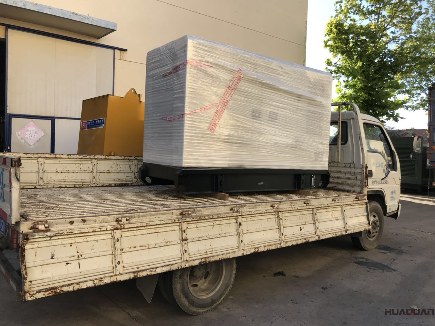 一臺50kw靜音箱柴油發(fā)電機(jī)組于8月20日順利發(fā)往廣東