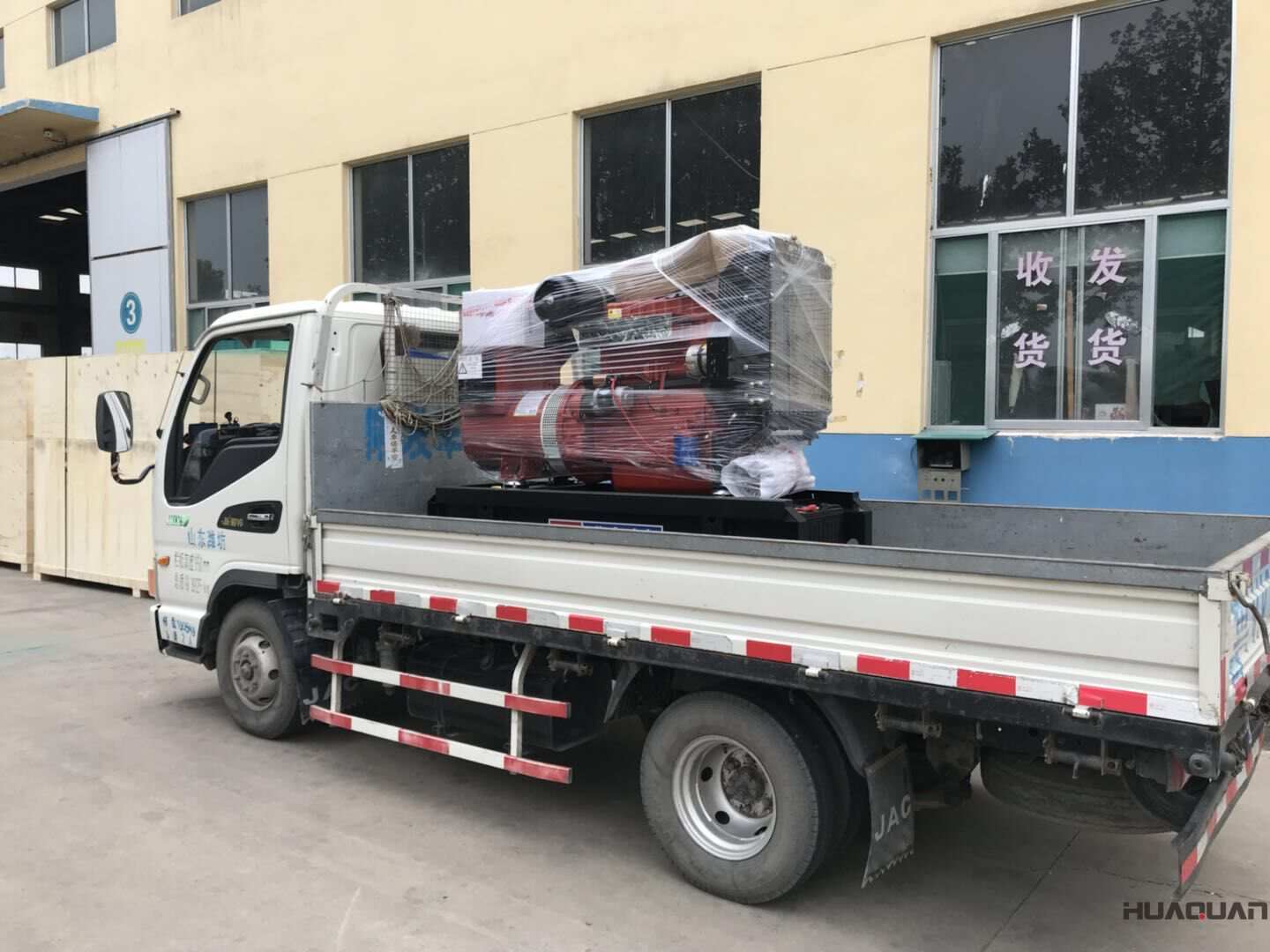 一臺(tái)20kw標(biāo)配型柴油發(fā)電機(jī)組于9月4日發(fā)往福建