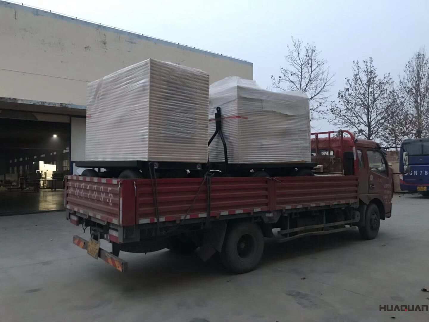 11月7日，山東馬先生從華全動力采購了兩臺10kw防雨棚柴油發電機組，現在已經順利發往目的地