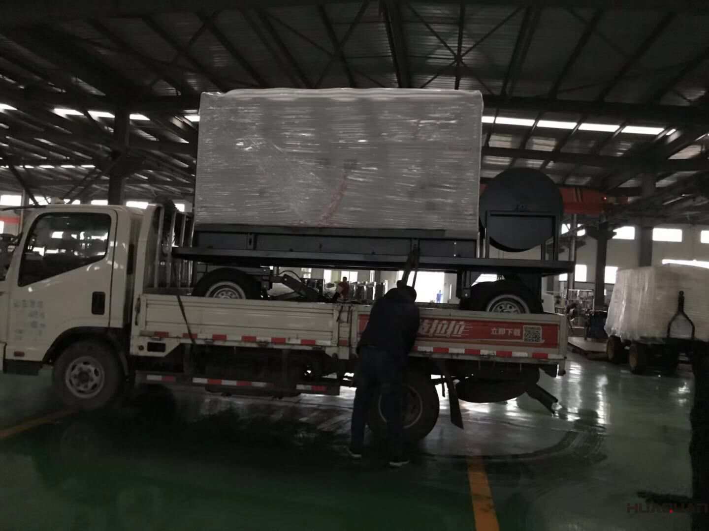 一臺180kw立柜自啟動柴油發電機組于11月29日從華全動力成功發往山東壽光