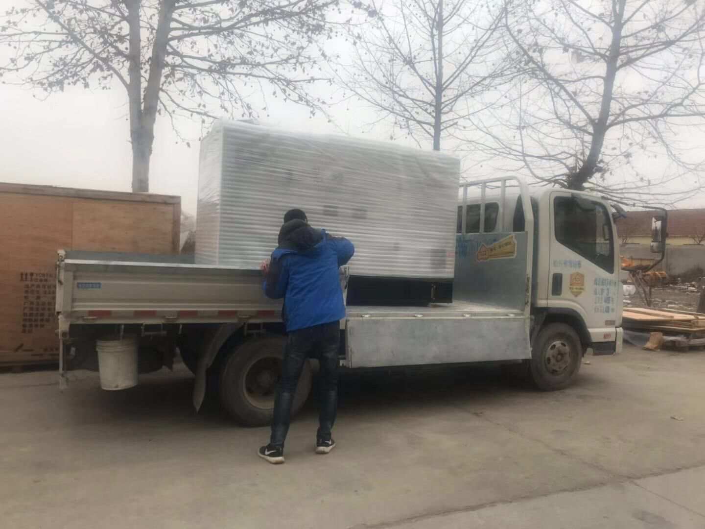 12月27日，江蘇省釋先生從華全動力訂購的400kw靜音拖車柴油發(fā)電機(jī)組現(xiàn)已發(fā)往目的地